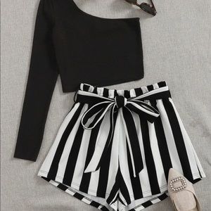 NEW SHIEN SET SHORT AND TOP WHITE AND BLACK